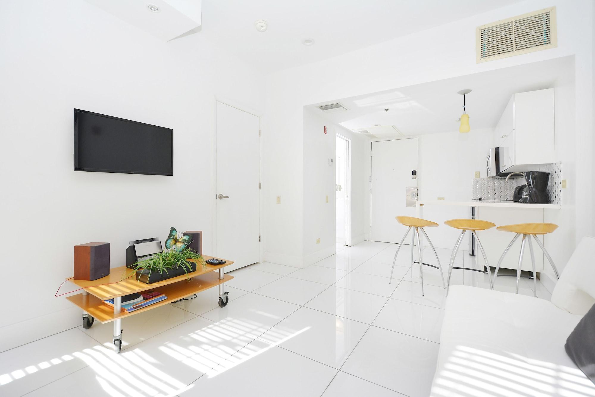 First Street Apartments Miami Beach Exterior photo